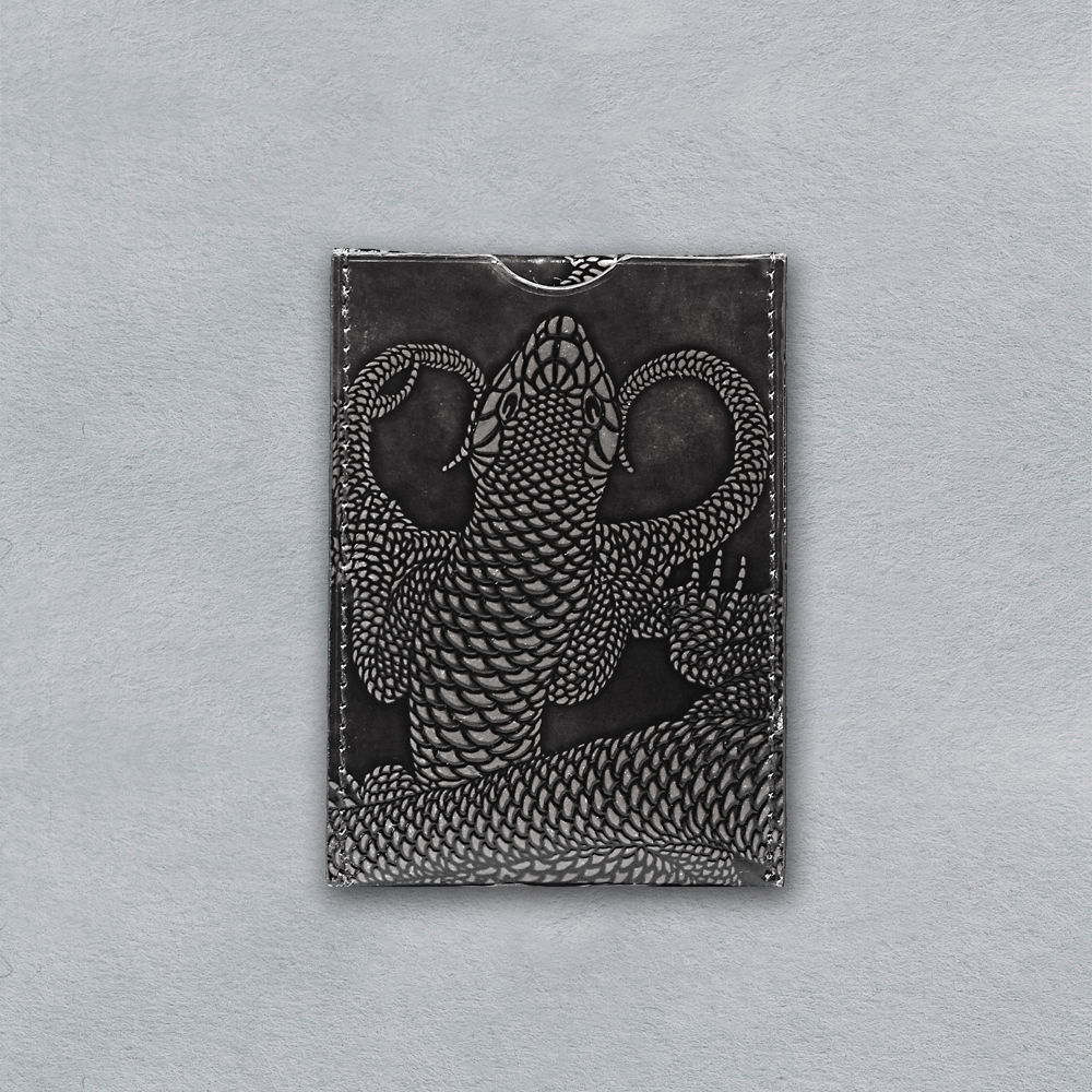 porte cartes compact en cuir glacé patiné main estampé motif lézards noir